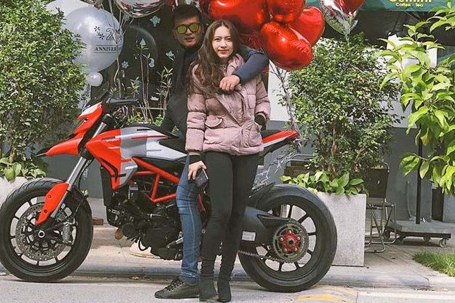 Chieu chong, ba vo Ha Tinh tang Ducati Hypermotard 939-Hinh-3