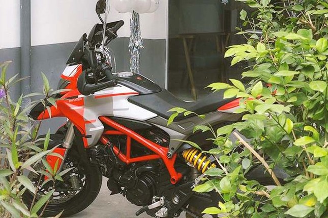 Chieu chong, ba vo Ha Tinh tang Ducati Hypermotard 939-Hinh-5