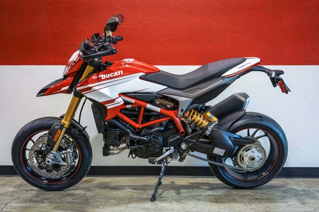 Chieu chong, ba vo Ha Tinh tang Ducati Hypermotard 939-Hinh-7