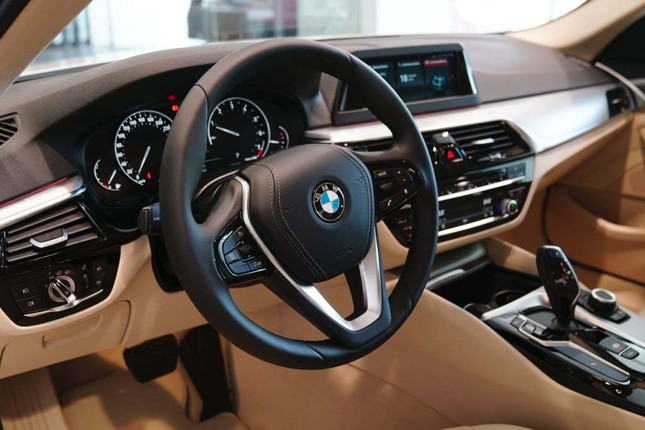 Kham pha BMW 5-Series 2019 moi gia 2,4 ty tai Viet Nam-Hinh-8