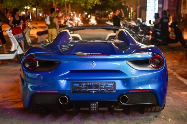 Sieu xe Ferrari 488 Spider tien ty cua dai gia Binh Phuoc-Hinh-3