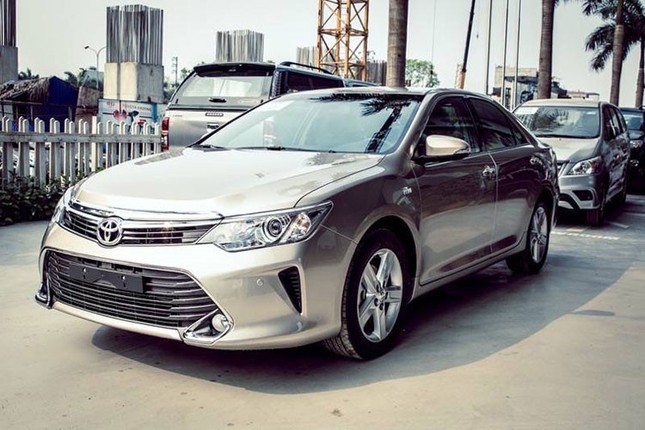 Mua xe Toyota Camry cu, 