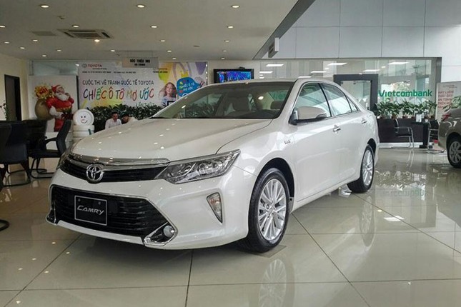 Mua xe Toyota Camry cu, 