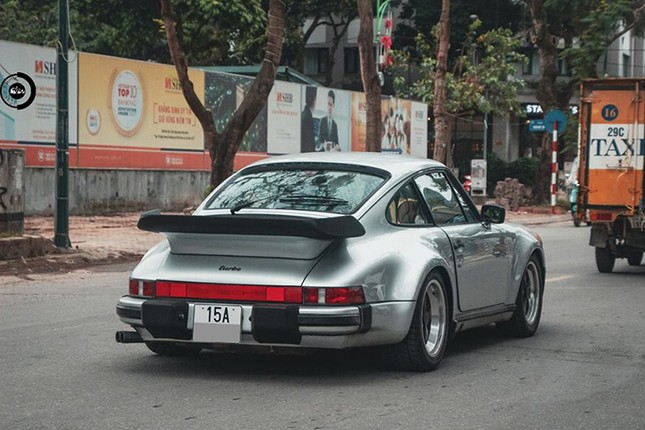 Porsche 930 nhap lau bat ngo ra bien so tai Hai Phong-Hinh-2