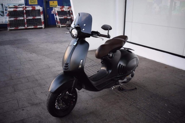 Ngam Vespa 946 Emporio Armani bien tu quy gia 400 trieu o TPHCM-Hinh-10