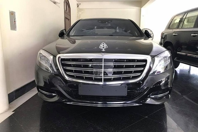 Lo 4 ty khi ban xe sieu sang Maybach S500 moi chay duoc 1 nam-Hinh-3