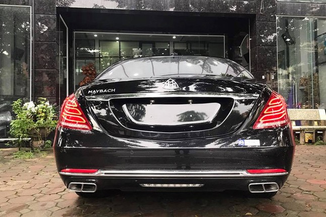 Lo 4 ty khi ban xe sieu sang Maybach S500 moi chay duoc 1 nam-Hinh-4