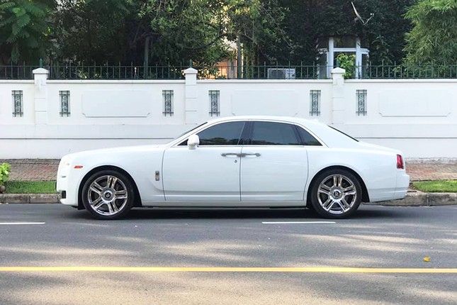 Rolls-Royce Ghost lan banh 8 nam duoc ban voi gia 10 ty-Hinh-2