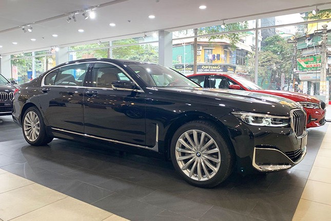 Can canh BMW 740Li cuc dep co gia gan 5,6 ty dong