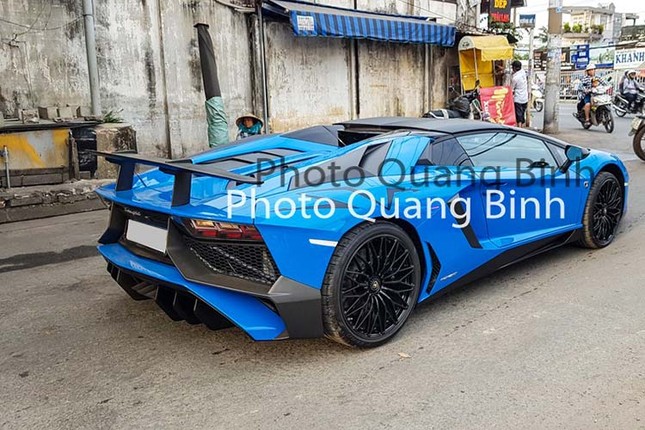 Khong cuong duoc ve dep cua sieu xe Lamborghini Aventador SV Roadster gan 40 ty-Hinh-2