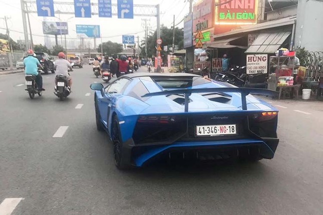 Khong cuong duoc ve dep cua sieu xe Lamborghini Aventador SV Roadster gan 40 ty-Hinh-3