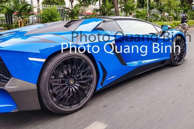 Khong cuong duoc ve dep cua sieu xe Lamborghini Aventador SV Roadster gan 40 ty-Hinh-4