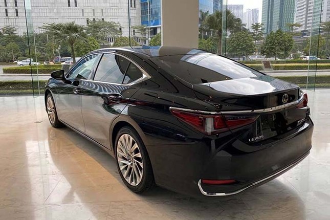 Can canh Lexus ES 250 2020 hon 2,5 ty dong tai Ha Noi-Hinh-4