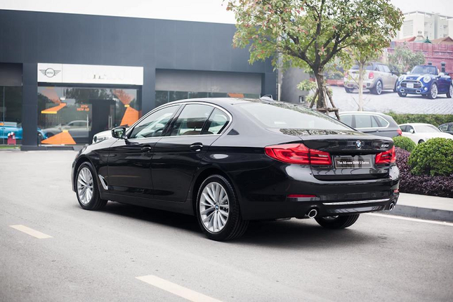 Gia BMW 520i giam sau, re hon Mercedes E180-Hinh-9