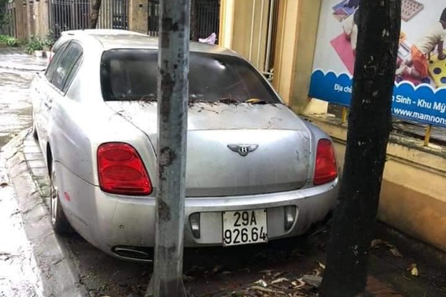Tiec nuoi sieu xe Bentley Continental bi lang quen o via he Ha Noi-Hinh-3