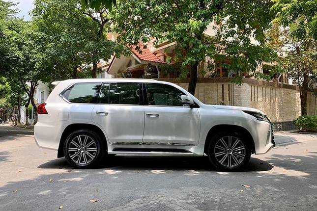 Can canh Lexus LX570 chay 4 nam co gia hon 6 ty o Ha Noi-Hinh-2