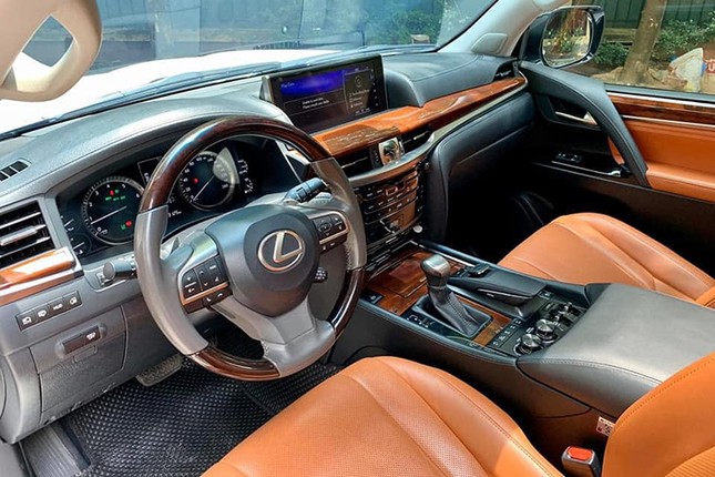 Can canh Lexus LX570 chay 4 nam co gia hon 6 ty o Ha Noi-Hinh-4