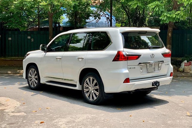 Can canh Lexus LX570 chay 4 nam co gia hon 6 ty o Ha Noi-Hinh-9