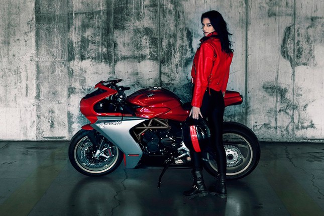 Mo to MV Agusta Superveloce 800 co gia gan 1 ty dong