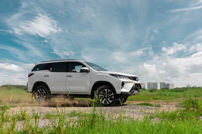 Toyota Fortuner 2021 gia tu 995 trieu tai Viet Nam, dau Kia Sorento-Hinh-12