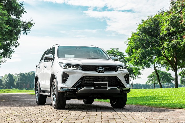 Toyota Fortuner 2021 gia tu 995 trieu tai Viet Nam, dau Kia Sorento