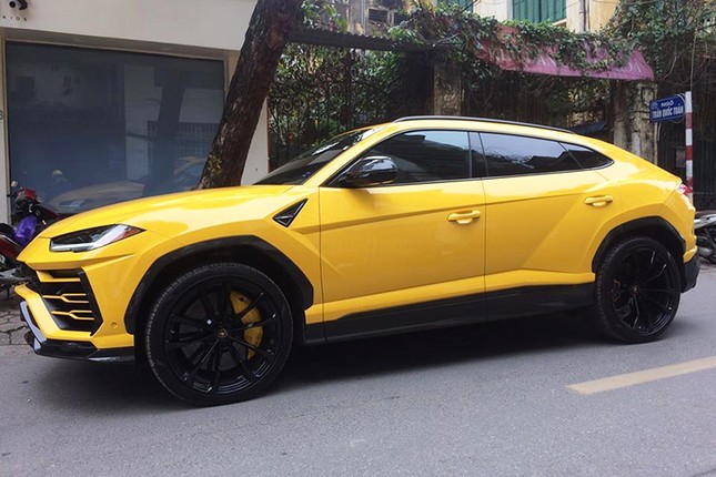 Thieu gia nha bau Hien so huu Lamborghini Urus gia hon 22 ty