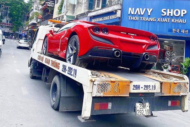 Can canh sieu xe Ferrari F8 Spider hon 25 ty cap ben Ha Noi-Hinh-2