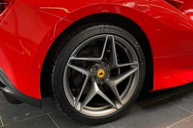 Can canh sieu xe Ferrari F8 Spider hon 25 ty cap ben Ha Noi-Hinh-8