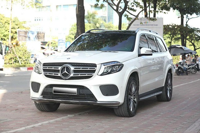 Mercedes-Benz GLS 500 chay 3 nam mat gia hon 5 ty