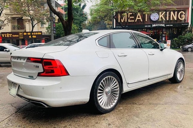 Xe sang Volvo S90 Inscription chay 4 nam lo 1 ty-Hinh-2