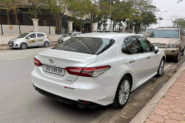 Toyota Camry co bien so tu quy 9 duoc rao hon 2 ty-Hinh-2