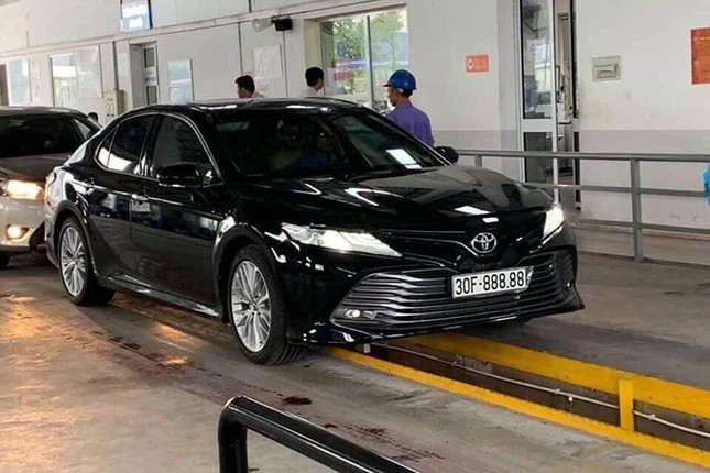 Toyota Camry co bien so tu quy 9 duoc rao hon 2 ty-Hinh-3