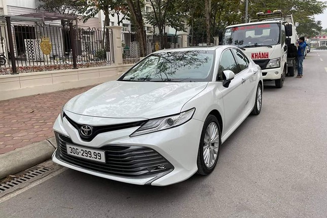 Toyota Camry co bien so tu quy 9 duoc rao hon 2 ty