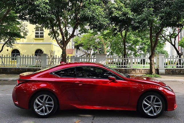 Xe sang Lexus RC 300 chay luot gia gan 3 ty dong-Hinh-2