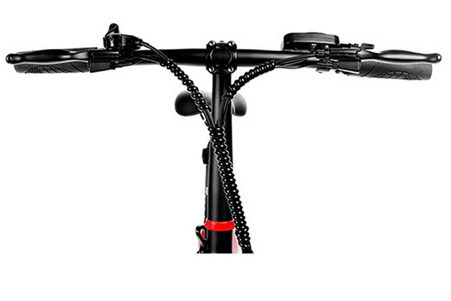 Xe dap dien Ducati danh cho tre em co gia hon 1 chiec xe may-Hinh-3