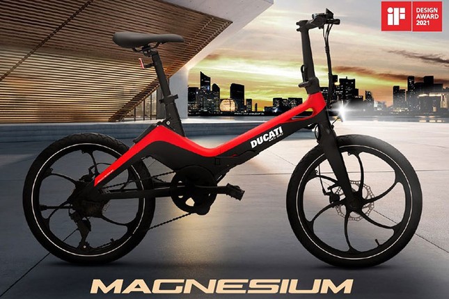 Xe dap dien Ducati danh cho tre em co gia hon 1 chiec xe may-Hinh-8