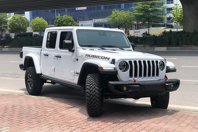 Ca si Ly Hai chi 4 ty tau Jeep Gladiator Rubicon-Hinh-4