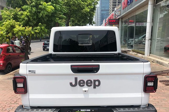 Ca si Ly Hai chi 4 ty tau Jeep Gladiator Rubicon-Hinh-7