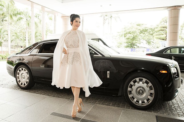 Rolls-Royce tien ty cua Ly Nha Ky va dai gia Nguyen Phuong Hang-Hinh-2