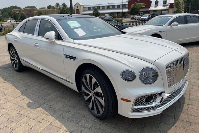 Chi tiet xe sang Bentley Flying Spur First Edition hon 18 ty cua dai gia Hai Phong-Hinh-3