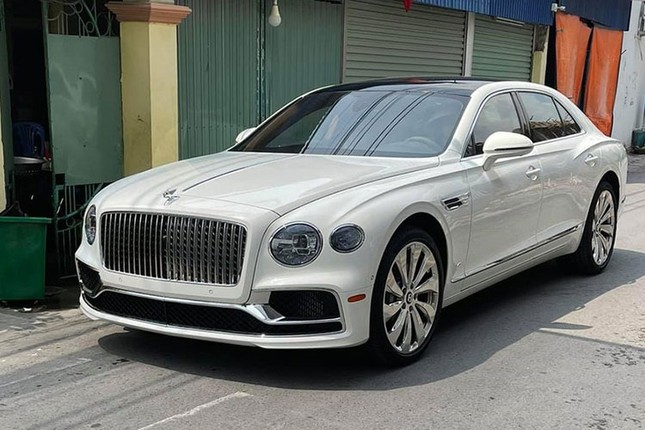 Chi tiet xe sang Bentley Flying Spur First Edition hon 18 ty cua dai gia Hai Phong