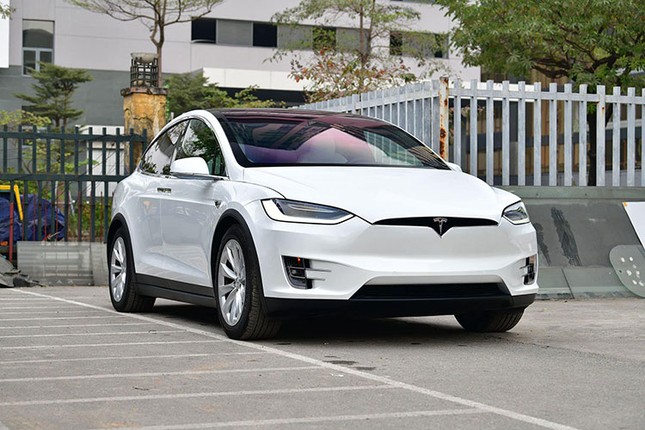 Chi tiet Tesla Model X dang rao ban hon 7 ty tai Viet Nam