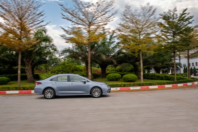 Chi tiet Toyota Corolla Altis 2022 co gia tu 719 trieu dong-Hinh-10