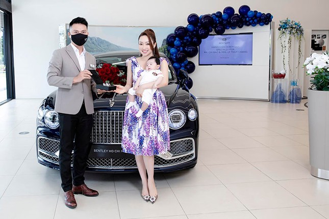 Can canh Bentley Flying Spur V8 hon 18 ty dong Chi Bao mua tang vo tre-Hinh-11