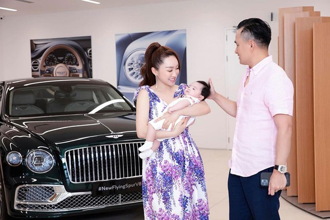 Can canh Bentley Flying Spur V8 hon 18 ty dong Chi Bao mua tang vo tre-Hinh-2