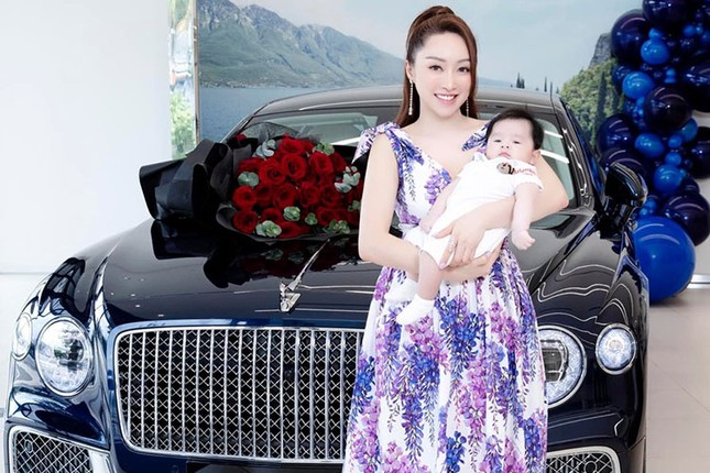 Can canh Bentley Flying Spur V8 hon 18 ty dong Chi Bao mua tang vo tre-Hinh-3