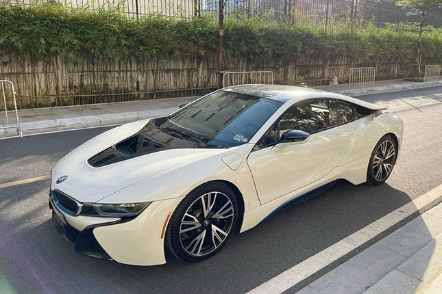 Can canh xe sieu sang BMW i8 chi 3,7 ty tai Ha thanh-Hinh-3