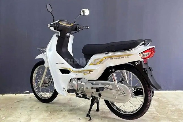 View - 	Cận cảnh Honda Dream 2025 hơn 100 triệu đồng tại Việt Nam