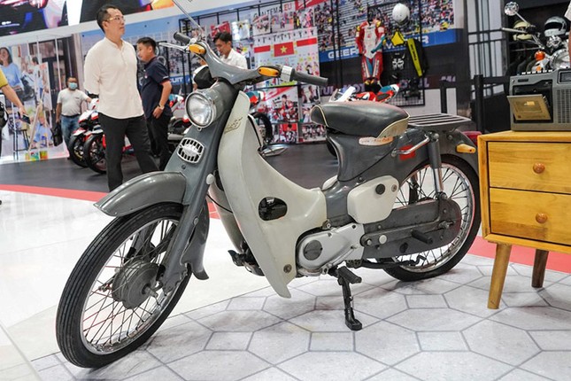 Ngam Honda Super Cub C100 – the he dau tien