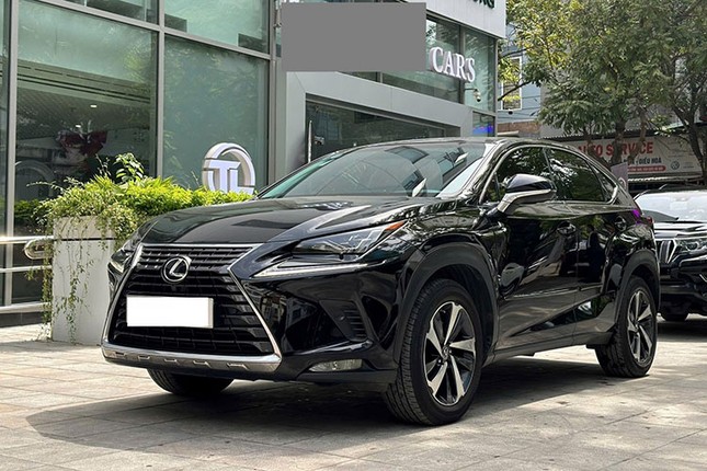 Lexus NX300 dang duoc chao ban o Ha Noi voi muc gia kho tin